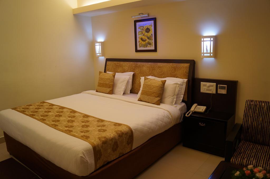 Hotel Budhil Park 비사카파트남 객실 사진