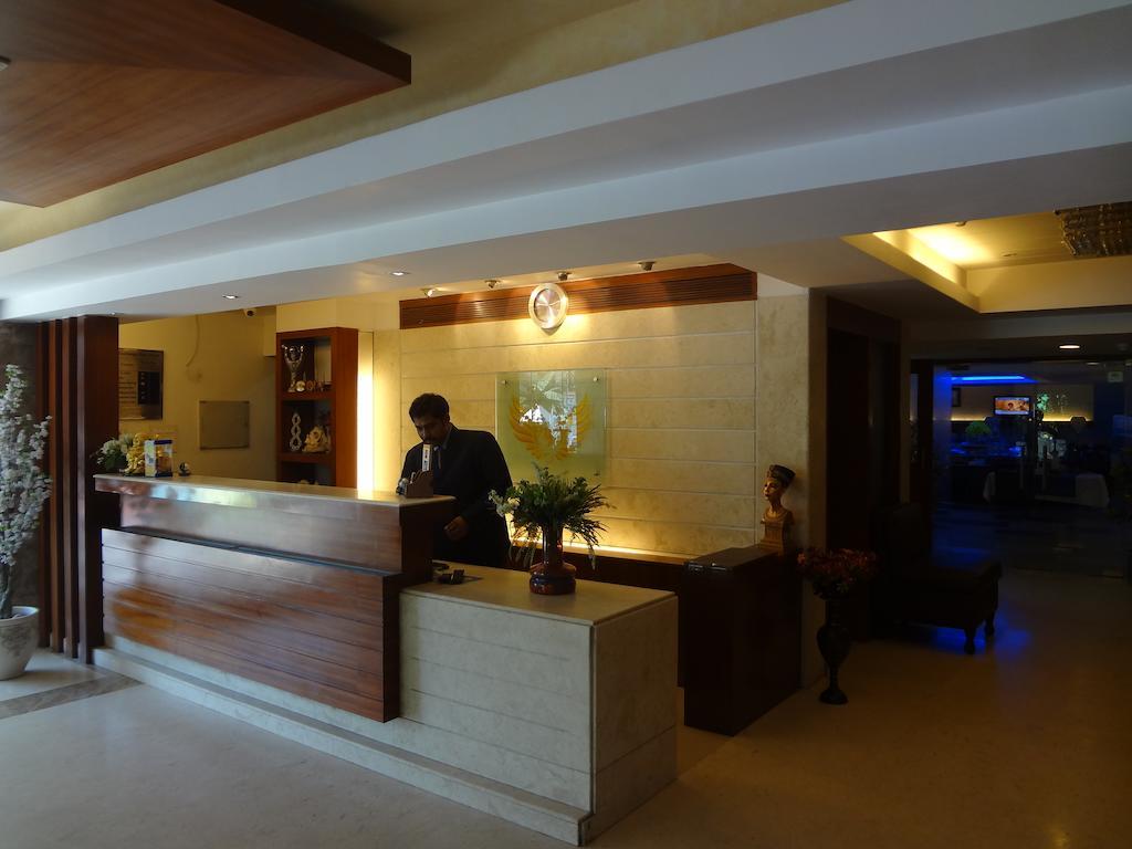 Hotel Budhil Park 비사카파트남 외부 사진