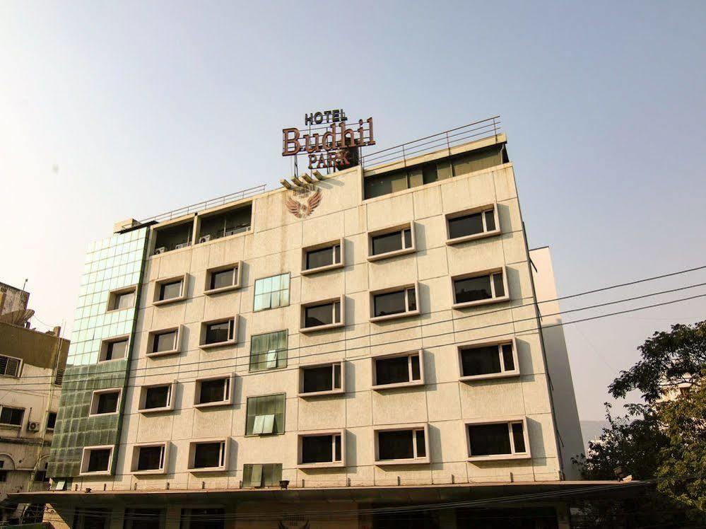 Hotel Budhil Park 비사카파트남 외부 사진